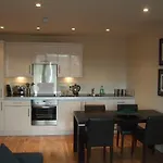 Max At Reading Number 18 Serviced Apartments