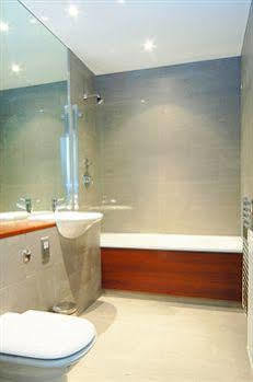 Hotel Max At Number 18 Serviced 4*