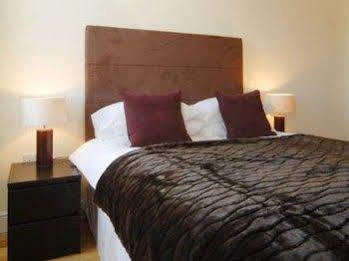 Max At Number 18 Serviced 4* Reading